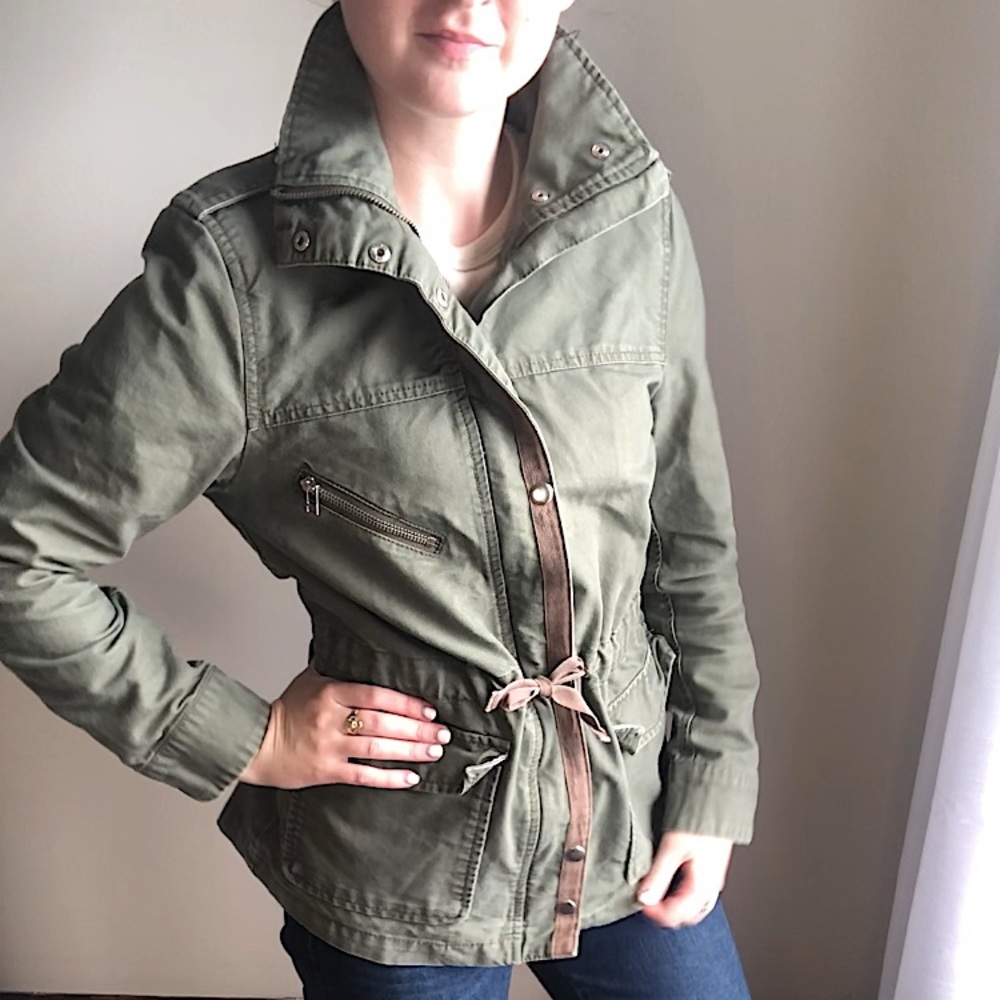 H&M Army Green Utility Jacket & Coat with silver snaps & front zipper - Size 8